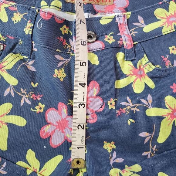 Blue rein size 5 juniors multi colored floral denim shorts - Picture 13 of 13